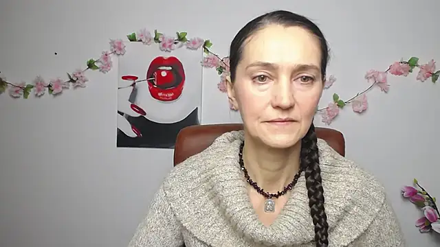 Snapshot of TayaFinch chatting on 11-08-25, 01:22 TayaFinch online show from 11-08-25, 01:22