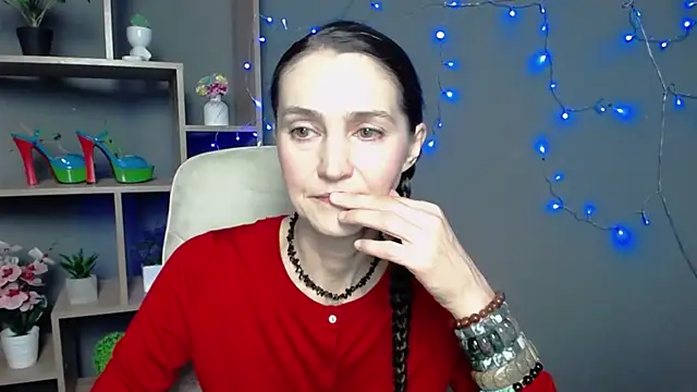 Snapshot of TayaFinch chatting on 11-18-25, 01:15 TayaFinch online show from 11-18-25, 01:15