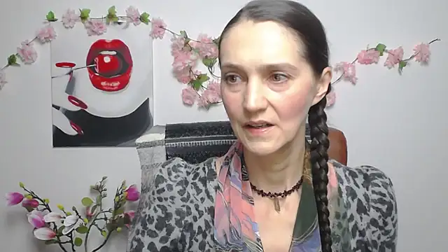 Snapshot of TayaFinch chatting on 11-29-25, 01:14 TayaFinch online show from 11-29-25, 01:14