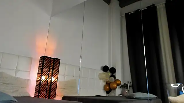 AmiraRees online show from 12-16-25, 06:51