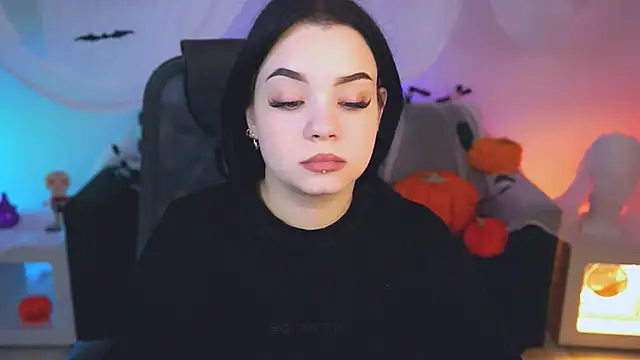 leslierowe  online show from 10-19-25, 11:44