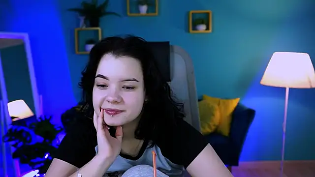 leslierowe  online show from 11-04-25, 08:19