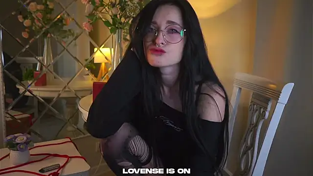 DarcyAspacio online show from 11-26-25, 11:33