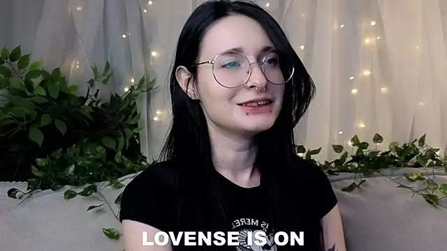 Snapshot of DarcyAspacio chatting on 02-12-26, 11:38 DarcyAspacio online show from 02-12-26, 11:38