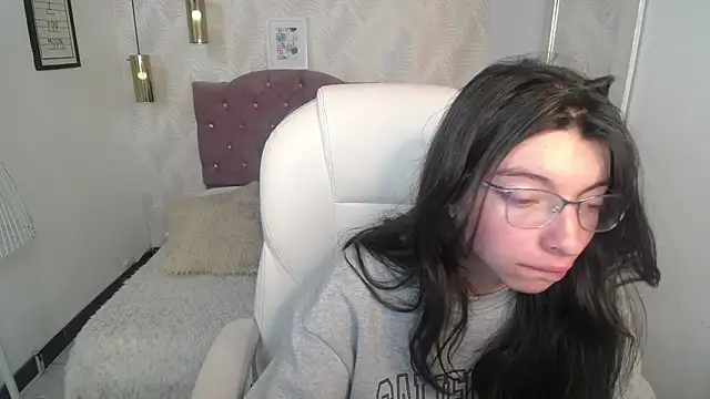 alllyson  online show from 12-19-25, 07:54