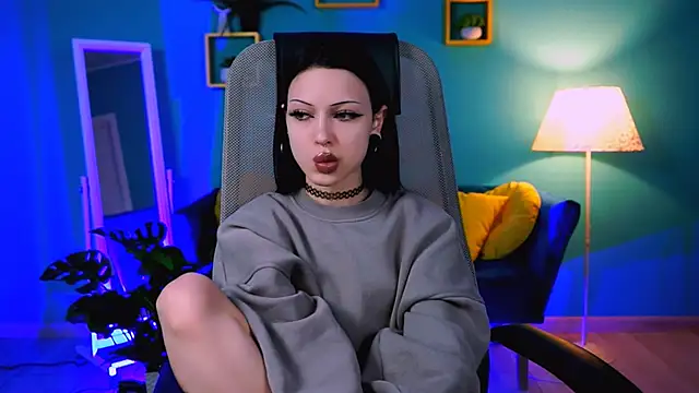 MiaCain online show from 09-28-25, 04:23