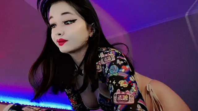 Snapshot of Dazzl1ngFire chatting on 10-13-25, 04:45 Dazzl1ngFire online show from 10-13-25, 04:45