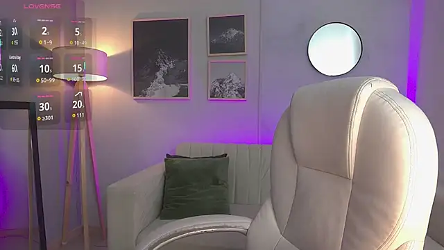 Tiffany Low online show from 10-23-25, 01:54