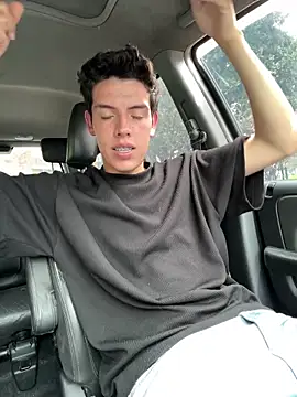 Snapshot of mattebret11 chatting on 10-28-25, 04:53 mattebret11 online show from 10-28-25, 04:53