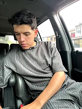 Snapshot of mattebret11 chatting on 11-05-25, 03:56 mattebret11 online show from 11-05-25, 03:56