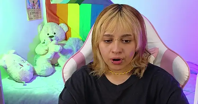 Snapshot of NekoWaifu chatting on 02-06-26, 03:37 NekoWaifu online show from 02-06-26, 03:37