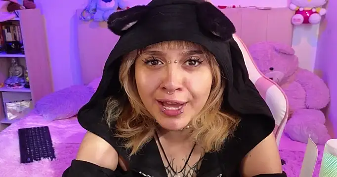 Snapshot of NekoWaifu chatting on 03-01-26, 01:24 NekoWaifu online show from 03-01-26, 01:24