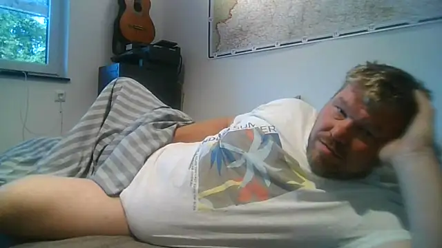 Snapshot of fetter_Daddy_Berlin chatting on 09-30-25, 06:40 fetter Daddy Berlin online show from 09-30-25, 06:40