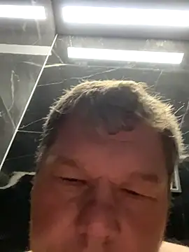 Snapshot of fetter_Daddy_Berlin chatting on 10-15-25, 05:18 fetter Daddy Berlin online show from 10-15-25, 05:18