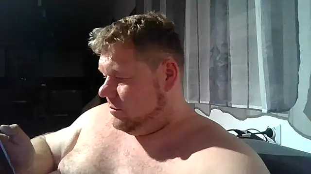 Snapshot of fetter_Daddy_Berlin chatting on 10-15-25, 05:57 fetter Daddy Berlin online show from 10-15-25, 05:57