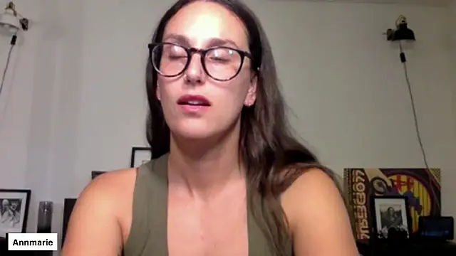 Snapshot of annmarieferrara chatting on 10-11-25, 08:40 annmarieferrara online show from 10-11-25, 08:40