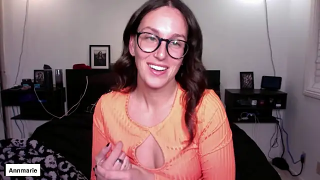 Snapshot of annmarieferrara chatting on 10-31-25, 04:08 annmarieferrara online show from 10-31-25, 04:08