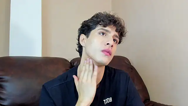 Snapshot of Xam_Collen chatting on 11-19-25, 03:23 Xam Collen online show from 11-19-25, 03:23