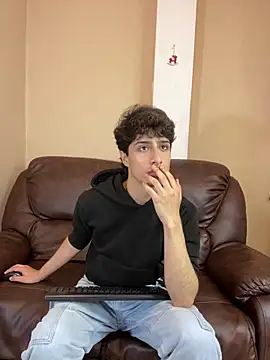 Snapshot of Xam_Collen chatting on 12-15-25, 05:06 Xam Collen online show from 12-15-25, 05:06