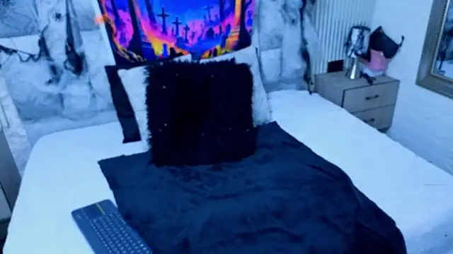 sofiagutierrez   online show from 10-25-25, 03:03