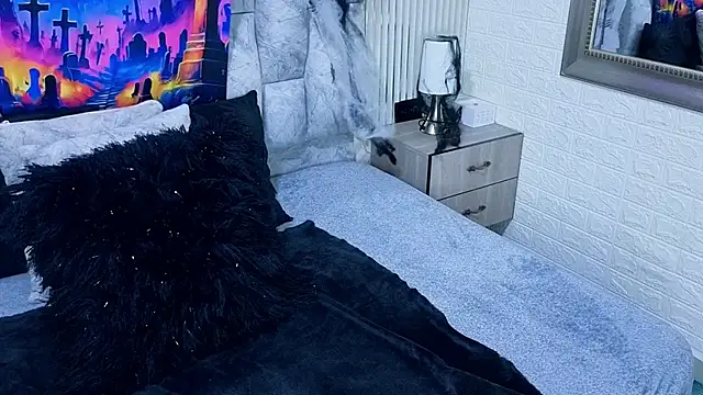 sofiagutierrez   online show from 10-31-25, 11:06