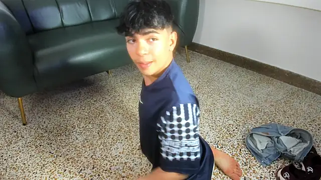 Snapshot of Peter_chase chatting on 04-10-26, 06:01 Peter chase online show from 04-10-26, 06:01