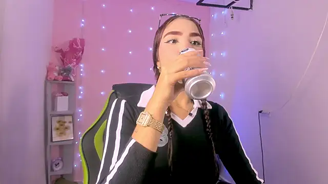 ashlysmith 01 online show from 10-17-25, 01:20