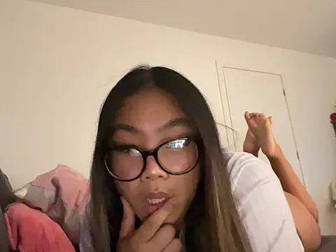 MissCherryyxox online show from 09-17-25, 10:17