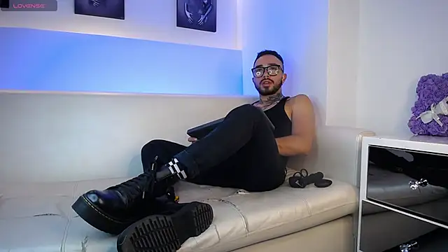 KevinWolf online show from 09-18-25, 04:03