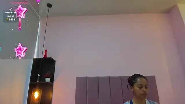 HoollyHendrix online show from 10-16-25, 08:10