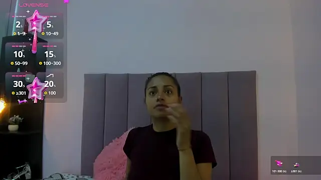 HoollyHendrix online show from 10-18-25, 08:20