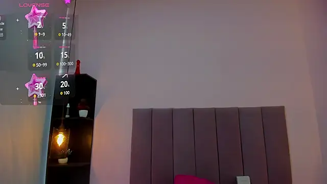 HoollyHendrix online show from 10-28-25, 08:22