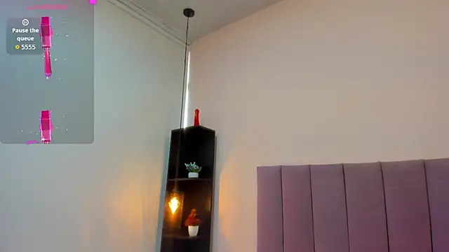 HoollyHendrix online show from 11-20-25, 08:08