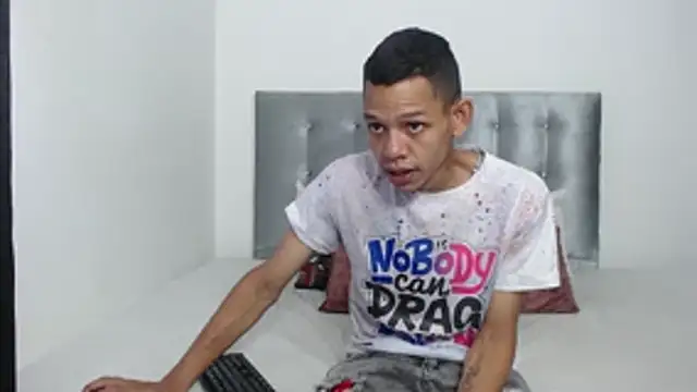 Snapshot of dylandevilx chatting on 10-29-25, 06:53 dylandevilx online show from 10-29-25, 06:53