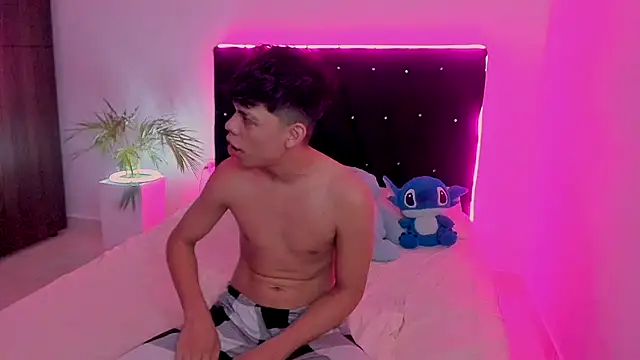 Snapshot of Zacktorres_ chatting on 10-11-25, 10:19 Zacktorres online show from 10-11-25, 10:19