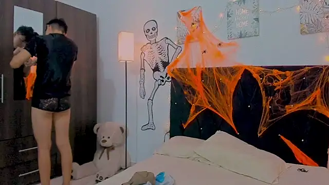 Snapshot of Zacktorres_ chatting on 10-20-25, 10:43 Zacktorres online show from 10-20-25, 10:43