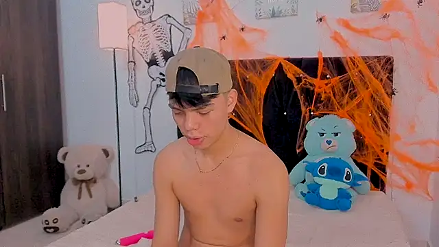 Snapshot of Zacktorres_ chatting on 10-22-25, 09:36 Zacktorres online show from 10-22-25, 09:36