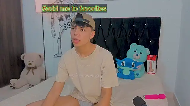 Snapshot of Zacktorres_ chatting on 10-25-25, 10:15 Zacktorres online show from 10-25-25, 10:15