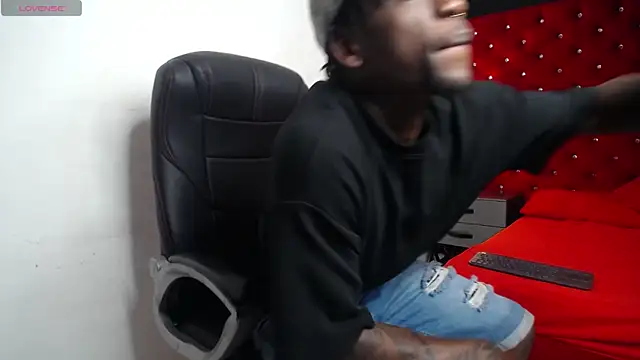 SkylerBigxxx online show from 10-31-25, 03:51