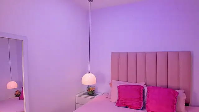 Amy Ferreira online show from 10-18-25, 03:09