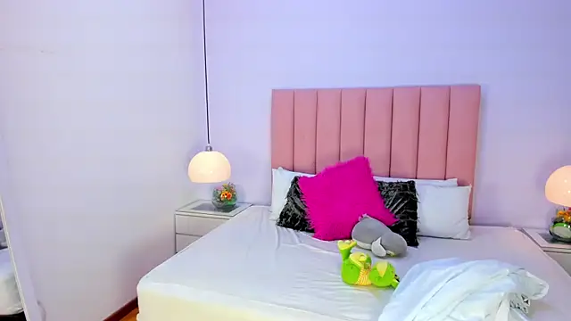 Amy Ferreira online show from 11-12-25, 02:45