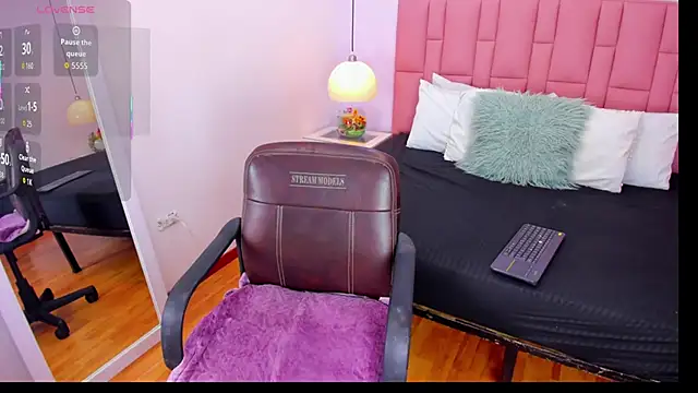 Amy Ferreira online show from 12-17-25, 05:02