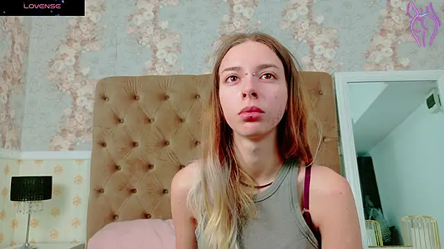 Snapshot of CoraVex chatting on 10-08-25, 04:10 CoraVex online show from 10-08-25, 04:10