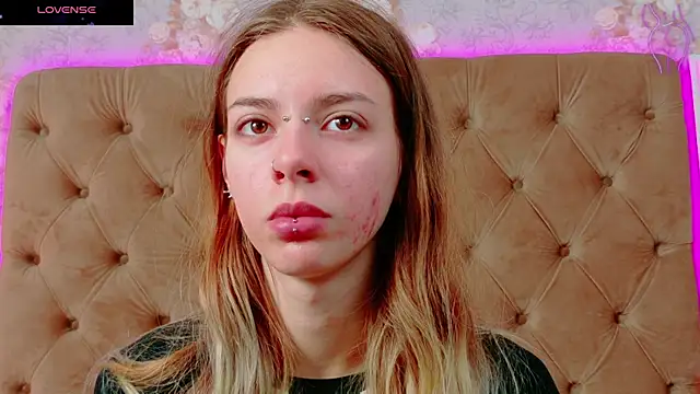 Snapshot of CoraVex chatting on 10-15-25, 04:12 CoraVex online show from 10-15-25, 04:12