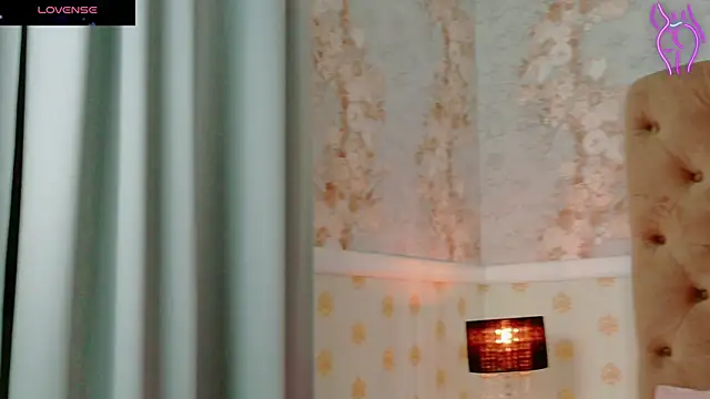 Snapshot of CoraVex chatting on 10-20-25, 04:24 CoraVex online show from 10-20-25, 04:24