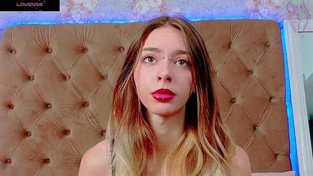 Snapshot of CoraVex chatting on 10-22-25, 04:13 CoraVex online show from 10-22-25, 04:13