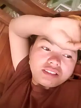 emly-xinh18 online show from 10-28-25, 07:01