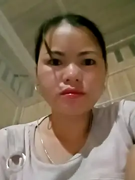 emly-xinh18 online show from 11-12-25, 09:14