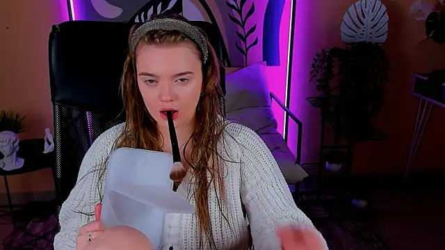 LisaMitchell online show from 10-22-25, 02:34