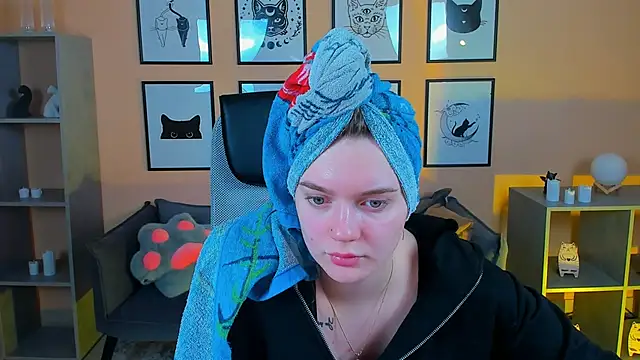 LisaMitchell online show from 10-25-25, 02:08